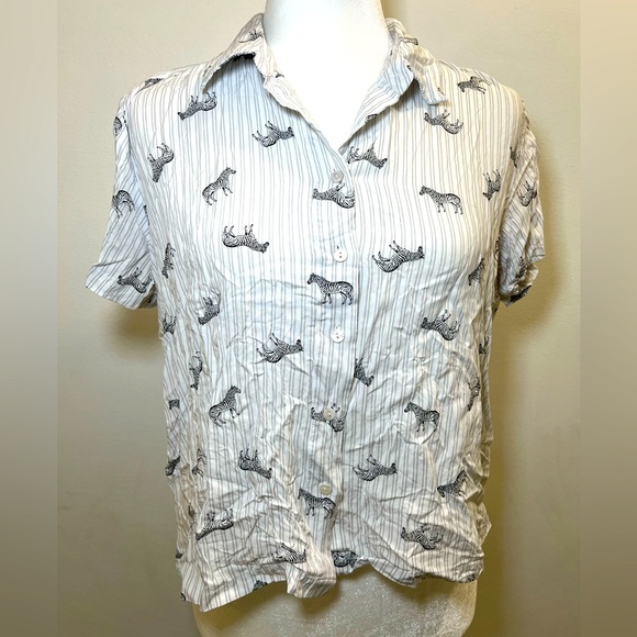 Jane + Delancey Zebra semi cropped blouse EUC Size M - Picture 1 of 6